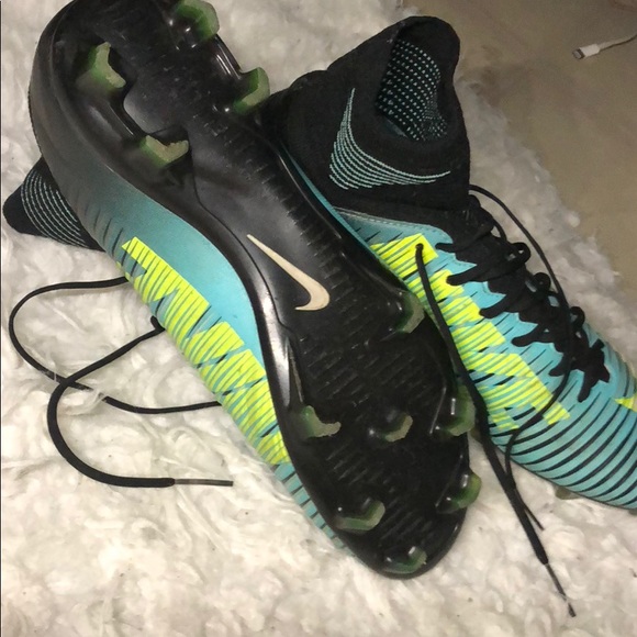 Nike mercurial soccer cleats - Picture 3 of 4